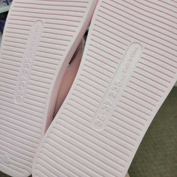 Brand New Sanrio My Melody Pink Heart Slippers US 7 - Picture 9 of 9